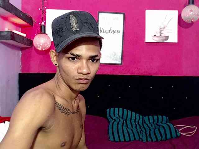 blacktwinks webcam