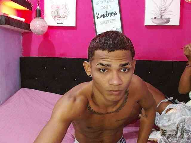 blacktwinks webcam