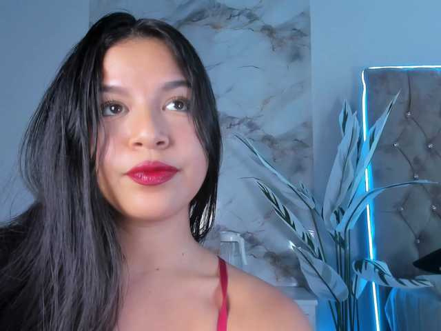 Clara4w live cam on BongaCams