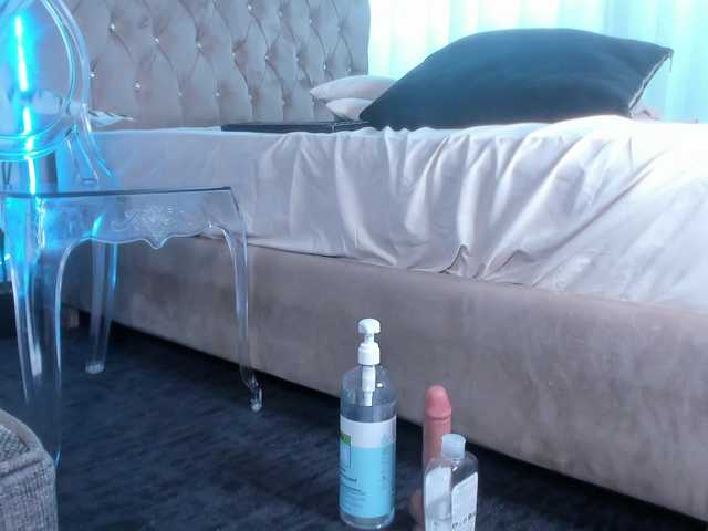 Clara4w live cam on BongaCams