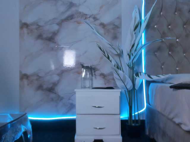 Clara4w live cam on BongaCams
