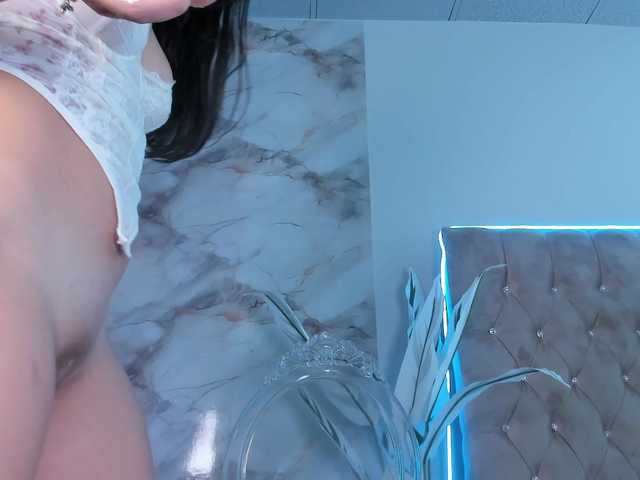 Clara4w live cam on BongaCams