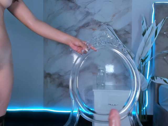 Clara4w live cam on BongaCams