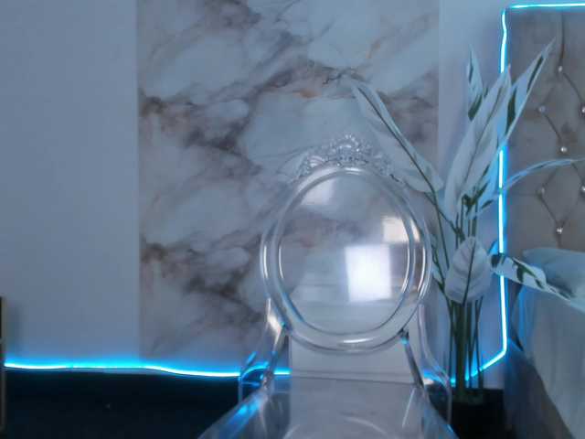 Clara4w live cam on BongaCams