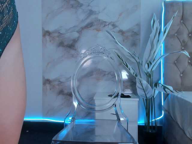 Clara4w live cam on BongaCams