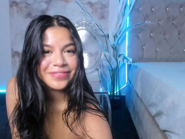 Clara4w live cam on BongaCams