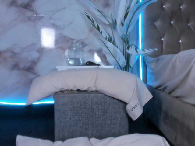 Clara4w live cam on BongaCams