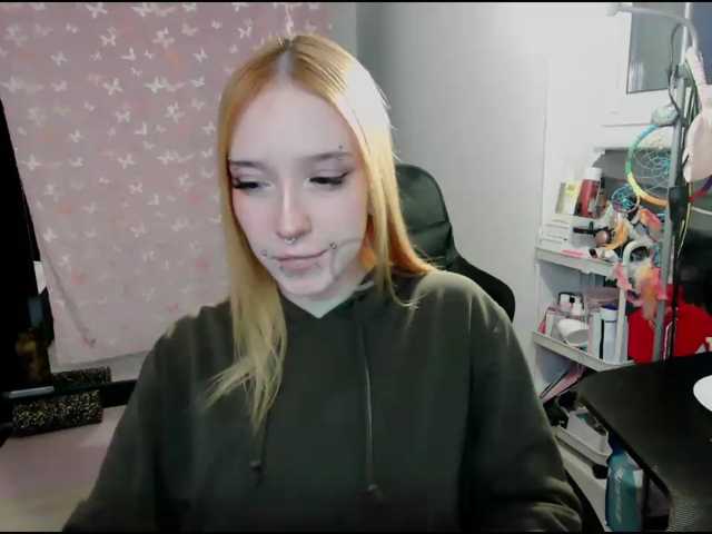 foxSonya live cam on BongaCams