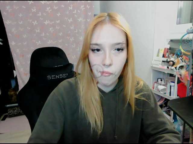 foxSonya live cam on BongaCams
