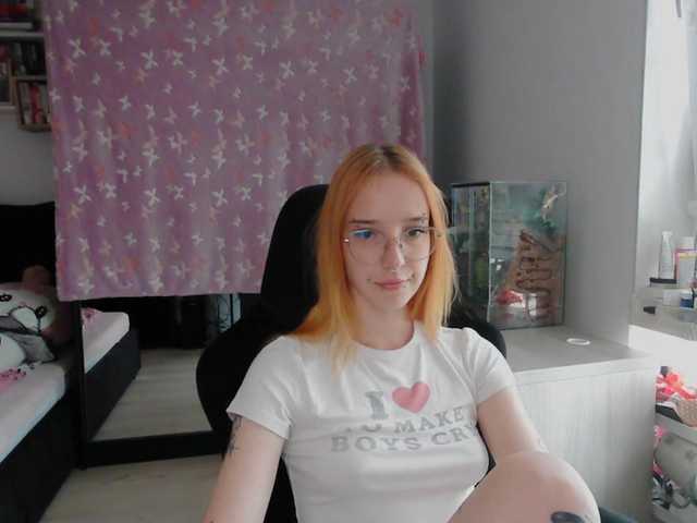 foxSonya live cam on BongaCams