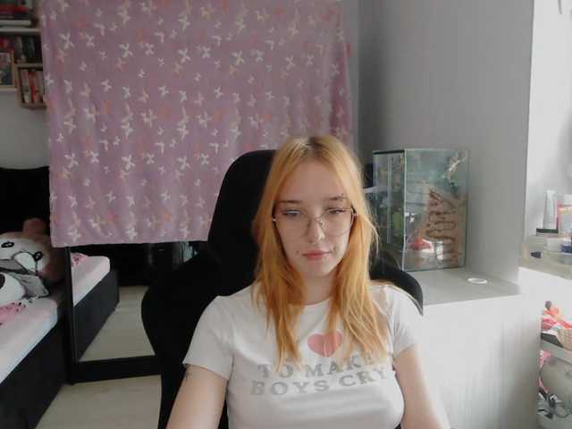 foxSonya live cam on BongaCams