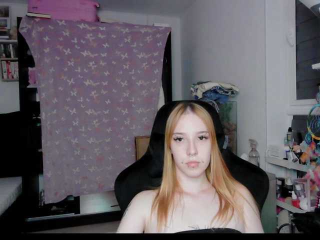 foxSonya live cam on BongaCams