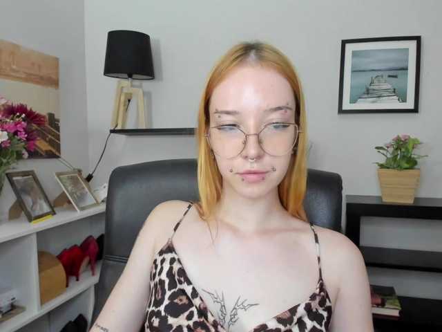foxSonya live cam on BongaCams