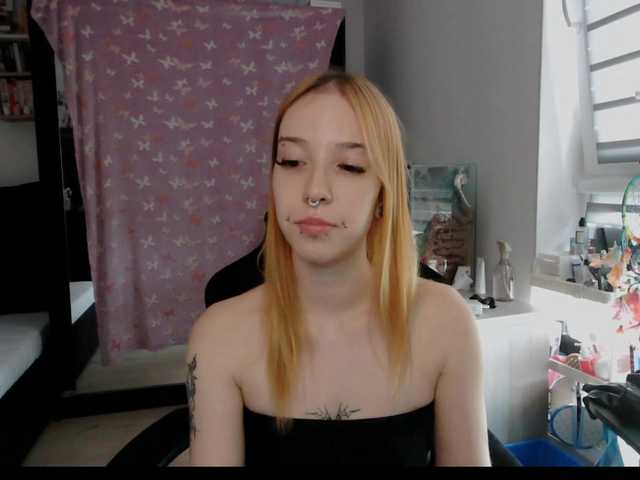 foxSonya live cam on BongaCams