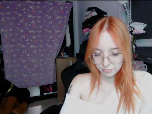 foxSonya live cam on BongaCams