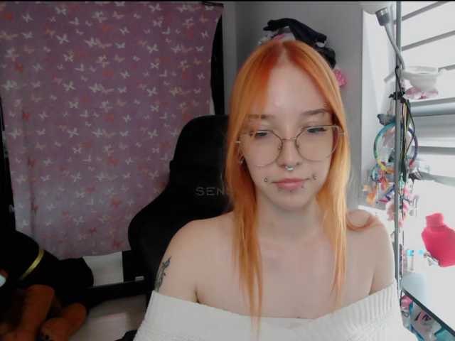 foxSonya live cam on BongaCams