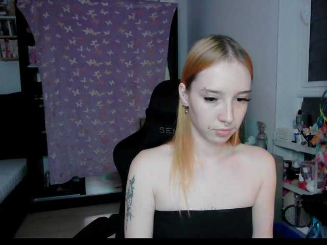 foxSonya live cam on BongaCams