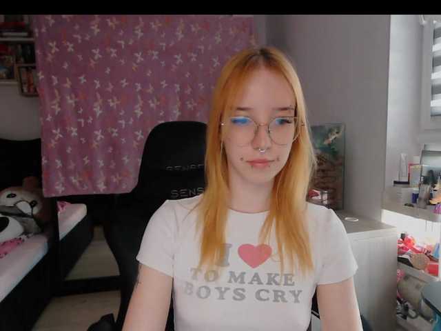 foxSonya live cam on BongaCams