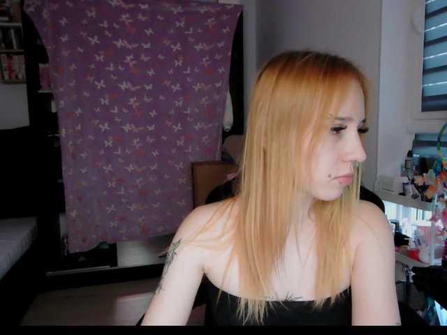 foxSonya live cam on BongaCams