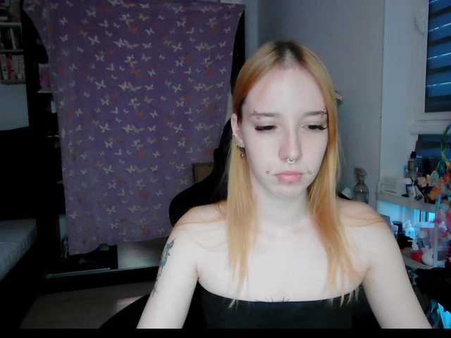foxSonya live cam on BongaCams