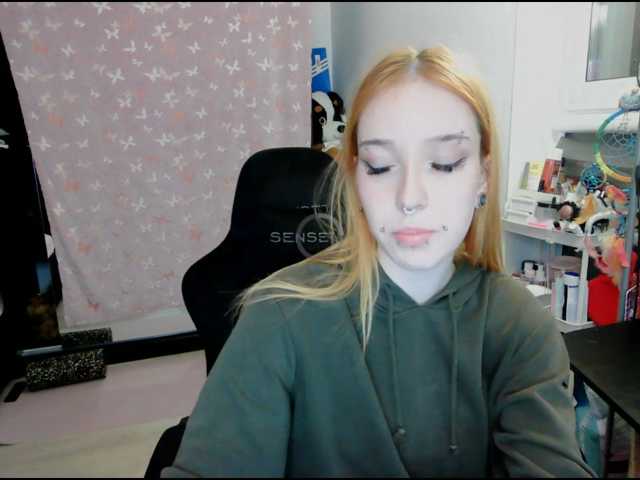 foxSonya live cam on BongaCams