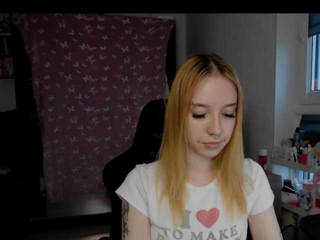 foxSonya live cam on BongaCams