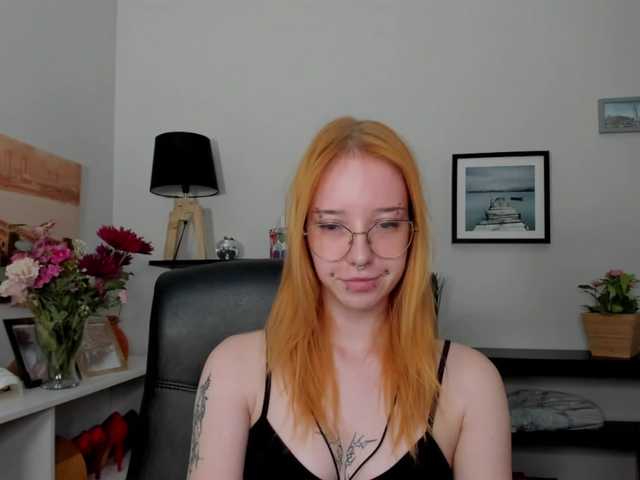 foxSonya live cam on BongaCams