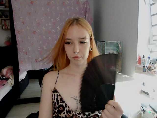 foxSonya live cam on BongaCams