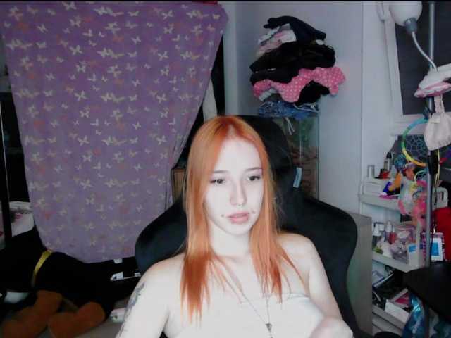foxSonya live cam on BongaCams