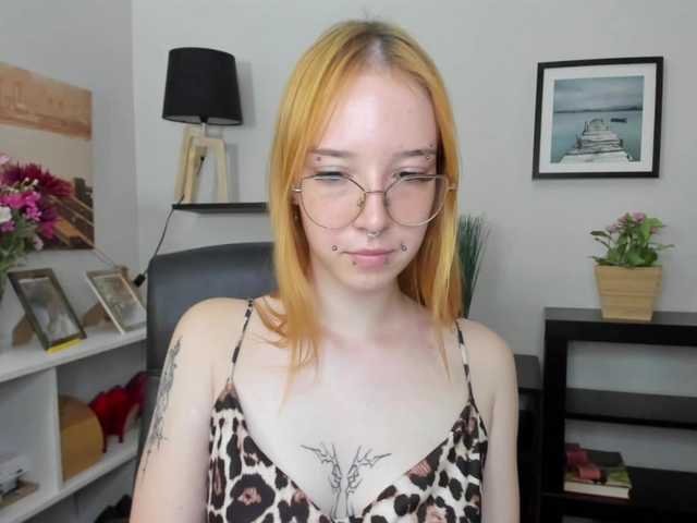 foxSonya live cam on BongaCams