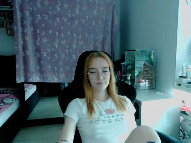 foxSonya live cam on BongaCams