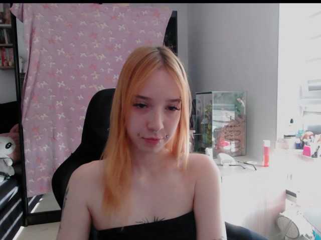 foxSonya live cam on BongaCams