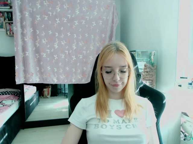 foxSonya live cam on BongaCams