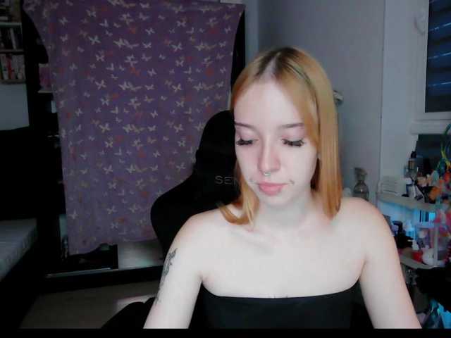 foxSonya live cam on BongaCams
