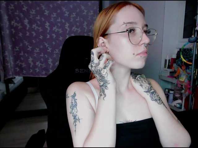 foxSonya live cam on BongaCams