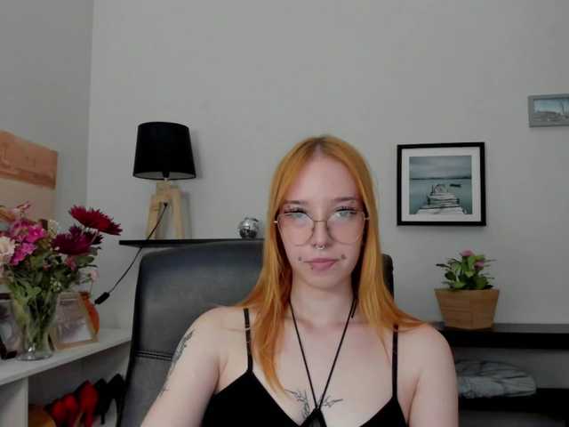 foxSonya live cam on BongaCams