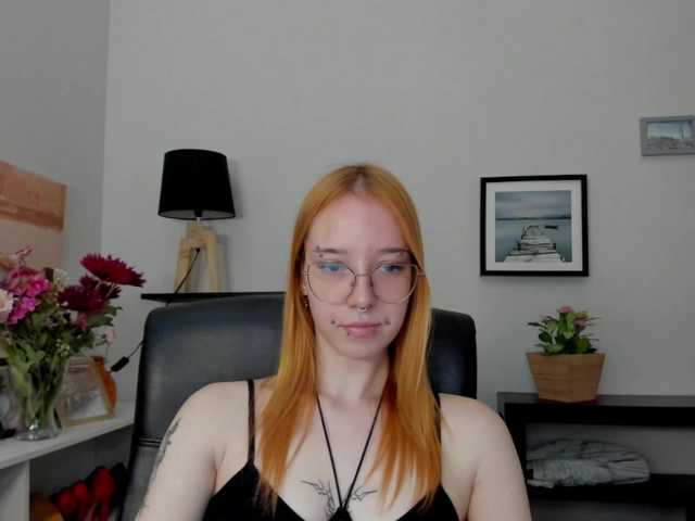 foxSonya live cam on BongaCams