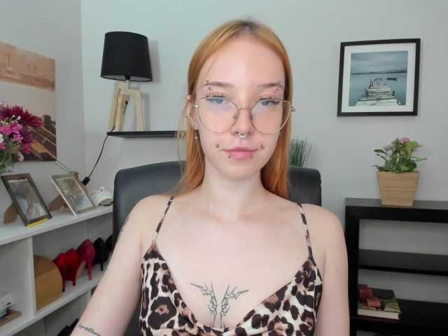 foxSonya live cam on BongaCams