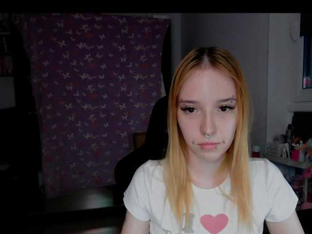 foxSonya live cam on BongaCams