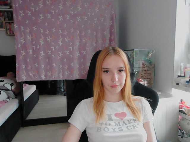 foxSonya live cam on BongaCams