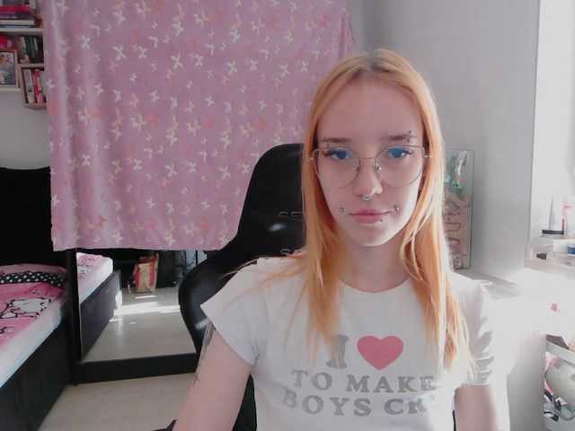 foxSonya live cam on BongaCams