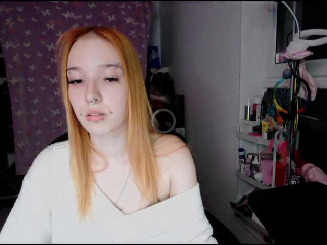 foxSonya live cam on BongaCams