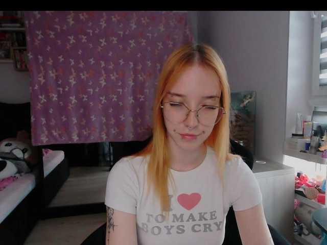 foxSonya live cam on BongaCams
