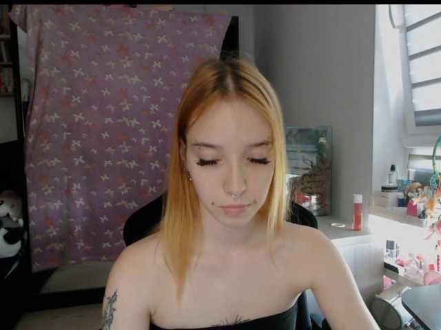 foxSonya live cam on BongaCams