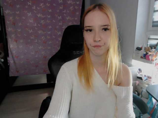 foxSonya live cam on BongaCams
