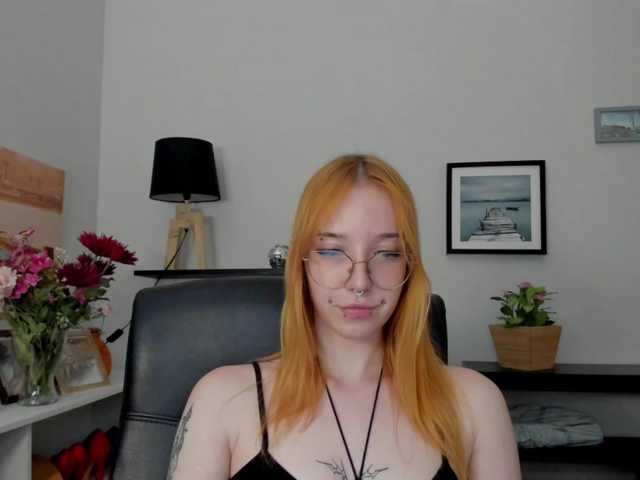 foxSonya live cam on BongaCams