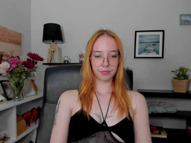 foxSonya live cam on BongaCams