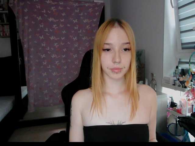 foxSonya live cam on BongaCams