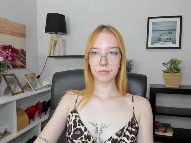 foxSonya live cam on BongaCams