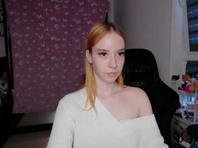 foxSonya live cam on BongaCams